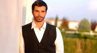 Türk bayrağına hakaret eden Mehmet Akif Alakurt hakkında soruşturma başlatıldı