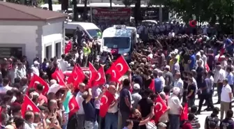 Binlerce kişi teröre lanet ederek şehidini uğurladı