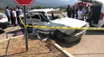 Hafif ticari araç ile çarpışan otomobildeki anne ve bebeği öldü