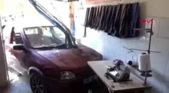 AKSARAY Kaza yapan otomobil, terzi dükkanına daldı 1 yaralı