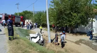 Aydın'da otomobil şarampole devrildi, baba ile oğlu ve kızı yaralandı