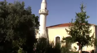 Çevreci imam cami avlusunu botanik bahçesine çevirdi