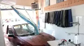 Kaza yapan otomobil, terzi dükkanına daldı: 1 yaralı