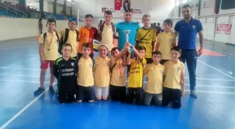 Şampiyon miniklerin Gençlik ve Spor Müdürlüğü ziyareti