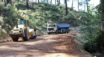 Büyükşehir Kumluca'da yol yapım çalışmalarını sürdürüyor