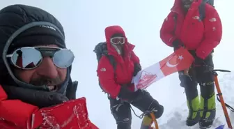 Türk Dağcılar 8058 metrelik Gasherbrum 1 Dağı'nın Zirvesi'nde bayrağımızı dalgalandırdı