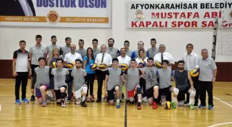 Afyon Belediye Yüntaş Spor Voleybol Takımı yöneticileri yeni hedeflerini anlattı