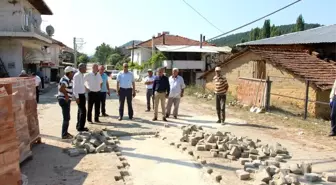 Şaphane'de köylerde kilitli parke taşı çalışmaları