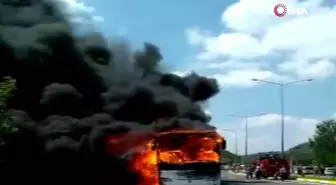 Balıkesir'in Gökçeyazı Mahallesi'nde seyir halindeki otobüsün alev alması sonucu ilk belirlemelere...