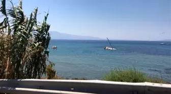 Tekne sulara gömüldü, 2 kişi son anda kurtuldu
