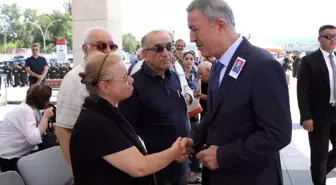 Bakan Akar, trafik kazasında vefat eden emekli Tuğgeneral'in cenazesine katıldı