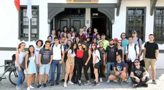 AIESEC gönüllüleri Atatürk'ü yazdı