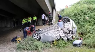 Yoldan çıkan otomobil, köprünün altında uçtu: 3 yaralı