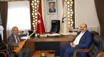 Başkan Orhan'a Halk Ozanı usulü teşekkür