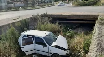 Sulama kanalına uçan otomobilin sürücüsü yaralandı