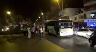 Antalya'da otomobil ile otobüs çarpıştı : 4 kişi yaralandı