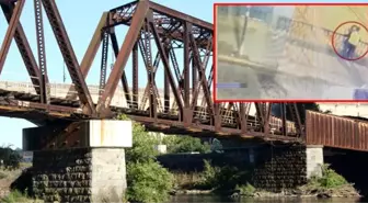 Korkuluklara yaslanıp öpüşen çift, köprüden düşerek öldü