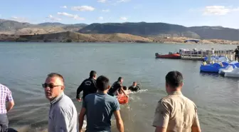 Serinlemek için girdiği barajda can verdi