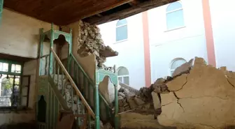 88 yıllık cami depreme yenik düştü