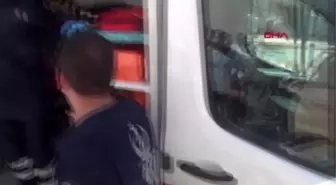 ADIYAMAN OTOMOBİL İLE HAFİF TİCARİ ARAÇ ÇARPIŞTI 2 YARALI