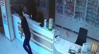 Afyonkarahisar'da deprem anı güvenlik kameralarında