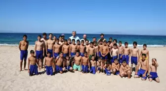 Başkan Elbi'den genç futbolculara ziyaret