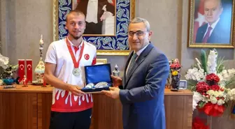 Başkan Işık, Dünya Şampiyonu'nu tebrik etti