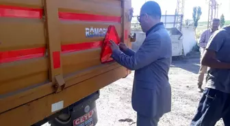 Bulanık'ta traktör römorklarına reflektör takıldı