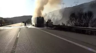 Bursa'da bariyerlere çarpan süt tankeri yandı