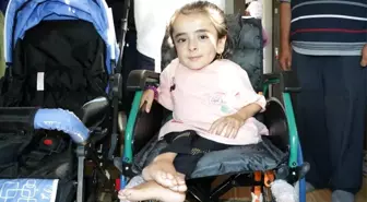 Cam kemik hastası kardeşlerin yüzü mavi kapakla güldü