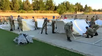 Depremden zarar gören evlerde yaşayan vatandaşların için çadırlar kuruldu