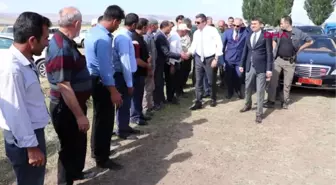 ERZURUM VALİ BİÇTİ, KÖYLÜLER ALKIŞLADI