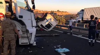 Gaziantep'te 2 tır çarpıştı: 3 yaralı
