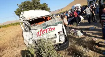 Kayseri'de 18 kişinin yaralandığı feci kaza kamerada