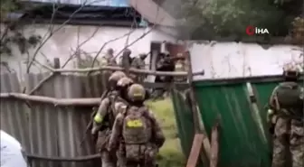 Rusya'da Evi Basılan Terörist, Polise El Bombası Atıp Ateş AçtıDeaş'lı Teröristlerin Moskova'da...