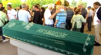 Senarist Umur Bugay, son yolculuğuna uğurlandı