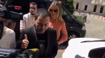 Serdar Ortaç ve Chloe Loughnan, boşanmak üzere adliyeye geldi