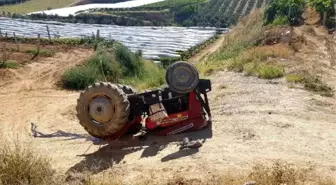 Devrilen traktörün altıda kalan sürücü öldü