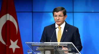 Parti kuracağı konuşulan Ahmet Davutoğlu'nun dünürü görevinden istifa etti