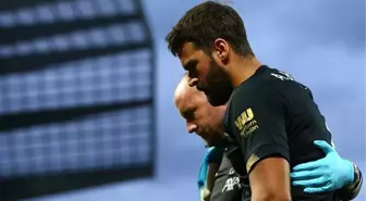 Alisson'dan Liverpool'a kötü haber