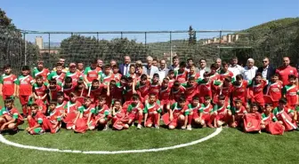 Orhaneli Belediyesi'nden yaz spor okulu öğrencilerine forma