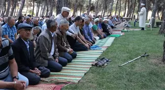 Depremin vurduğu Denizli'de bayram buruk geçiyor