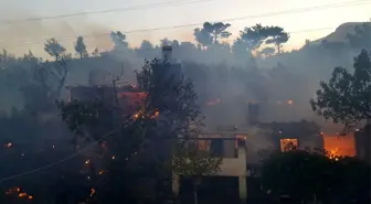 Manavgat ilçesi bayrama iki büyük yangınla girdi