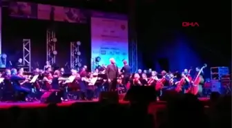 İZMİR DÜNYACA ÜNLÜ TENOR, NEZ İLE DÜET YAPTI