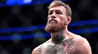 Ünlü dövüşçü Conor McGregor, verdiği içkiyi reddeden yaşlı adamı yumrukladı