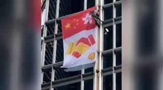 Fransız tırmanıcı barış için gökdelene tırmandı