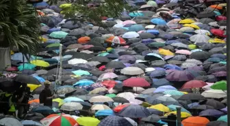 Hong Konglular bir kez daha sokaklara döküldü