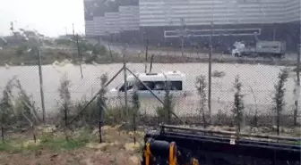 Kocaeli'de dolu yağdı, TEM yolu kapandı (2)