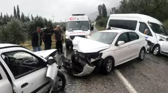 Yağmurda 4 araç birbirine girdi: 18 yaralı