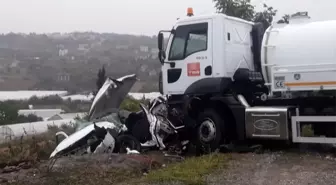 Yalova'da kontrolden çıkan vidanjör 3 araca çarptı: 5 yaralı